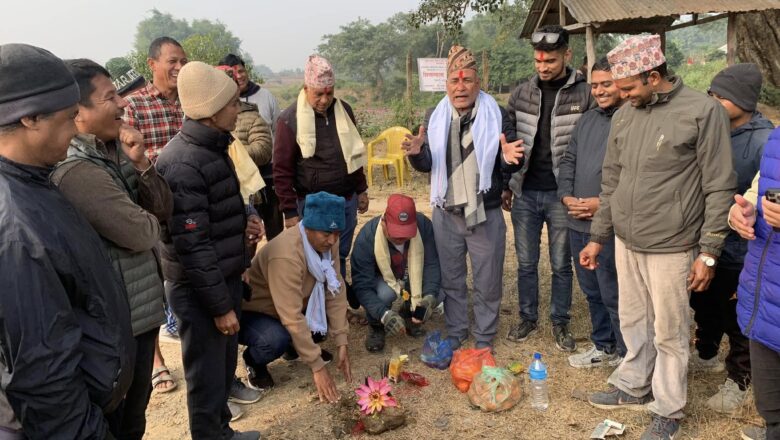चौदण्डीगढी नगरपालिकामा एकै दिन तिनवटा कालेपत्रे सडकको शिलान्यास ।