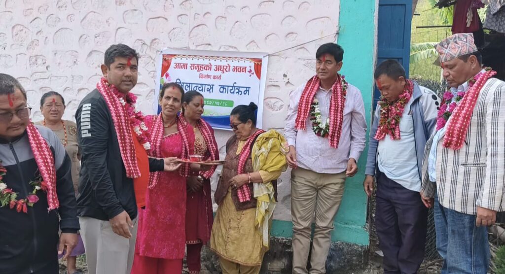 २० लाख रुपैयाँले विरेन्द्र बजारस्थित महिला समुहको अपुरो भवनले पुर्णता पाउदै ।